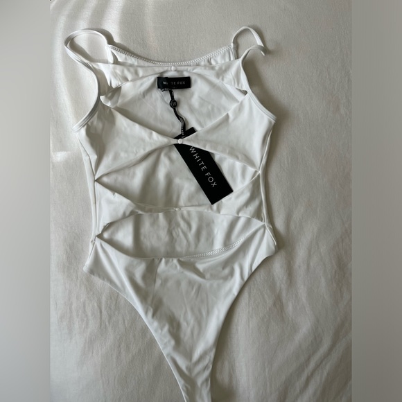 White Fox Never Sleep Bodysuit - Picture 2 of 3